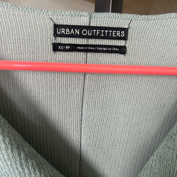 Green sweater - Picture 2 of 2